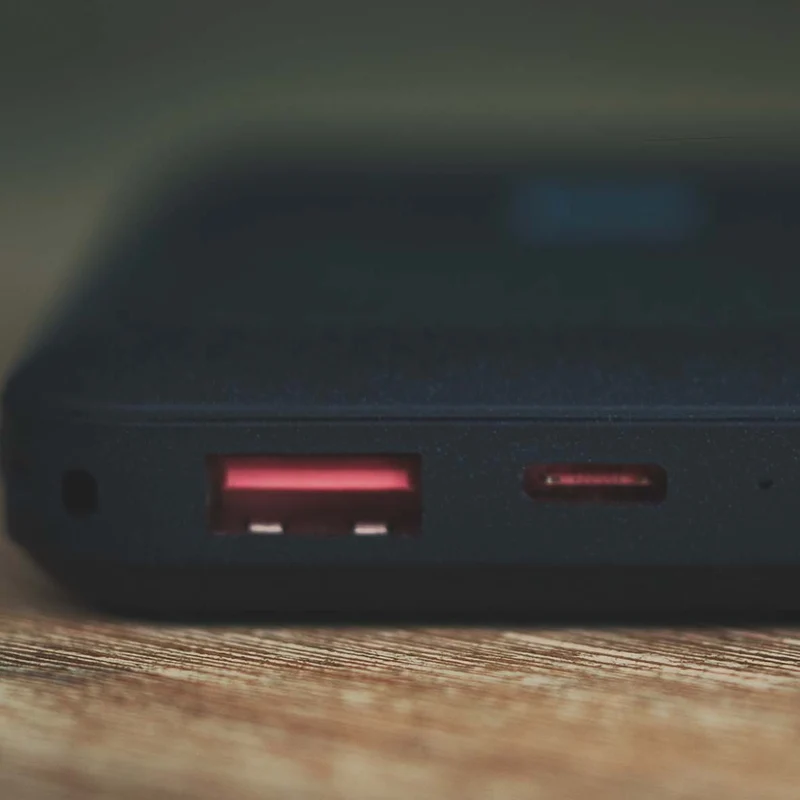 XtremeMac 10,000mAh Magnetic Powerbank | MagSafe Compatible Charger