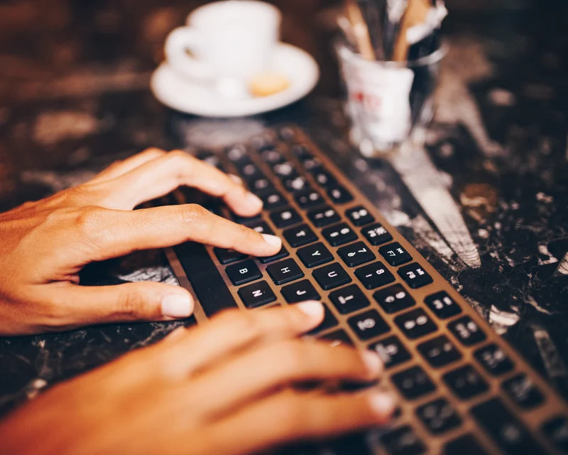 UNIVERSAL MULTI DEVICE WIRELESS KEYBOARD AZERTY FR Layout.
