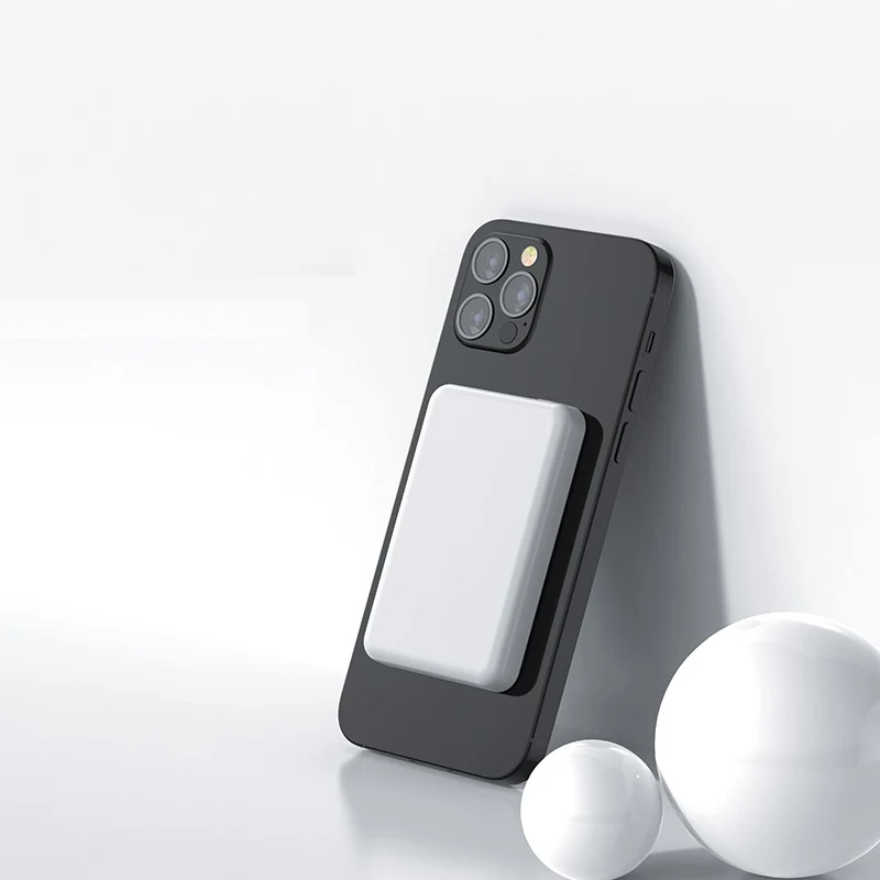 XtremeMac 5000mAh Magnetic Powerbank | Compact MagSafe Charger
