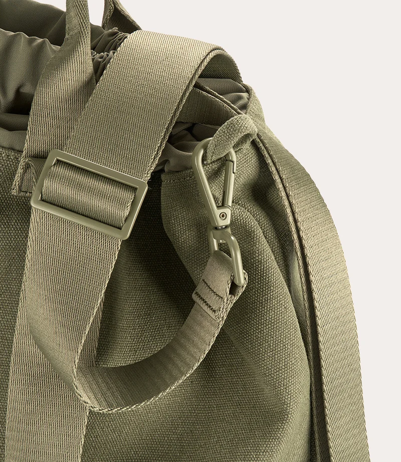 Carry Vertical Medium