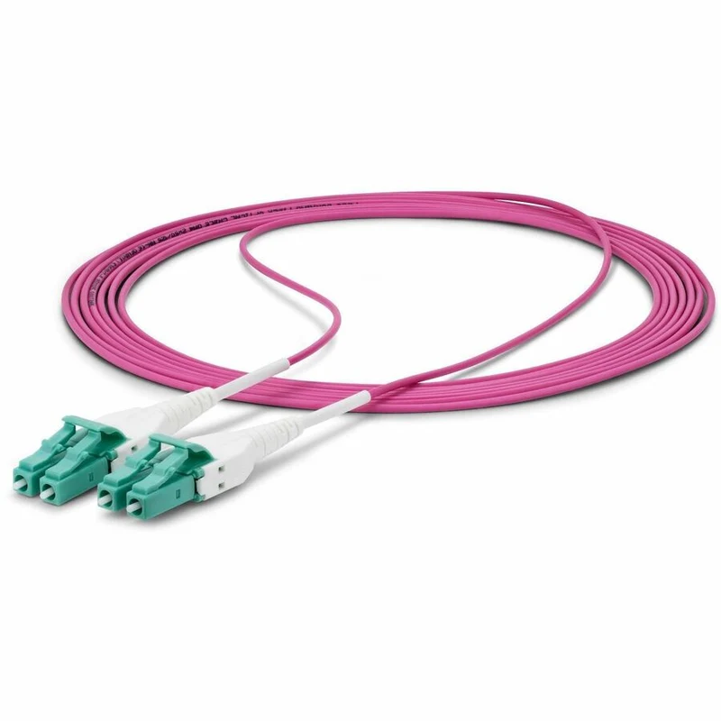 Câble à fibre optique multimode LC à LC (UPC) OM4 StarTech.com de 7 m (23 pi), couleur Erika Violet, 50/125, 100 Gbit/s, cordon de raccordement Uniboot, OFNR Riser OM4RLCLC7M