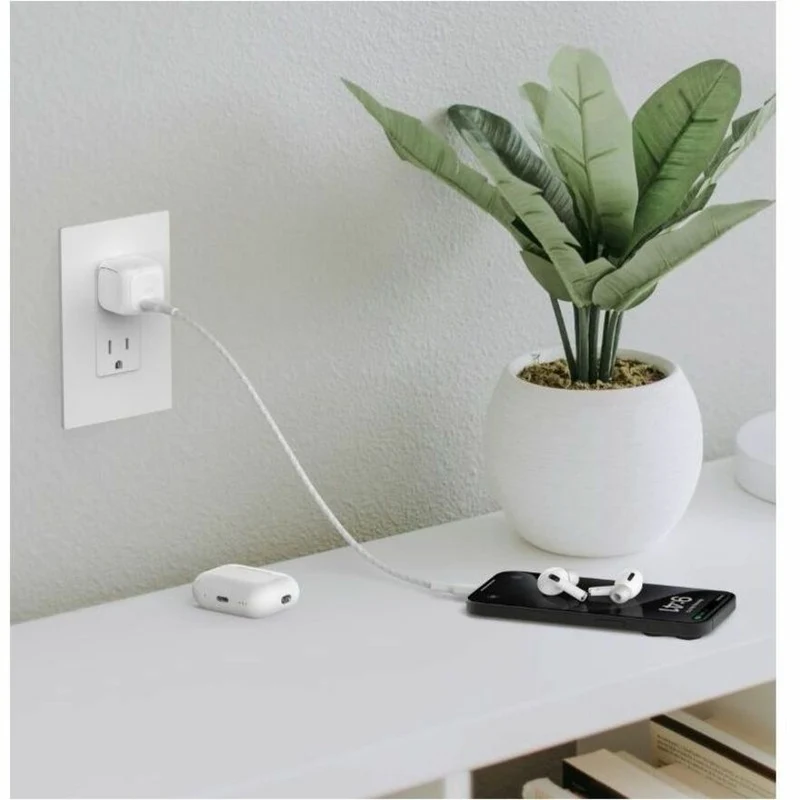 Chargeur mural portable Belkin 30 W USB-C - 1 câble USB-C (30 W) - Charge rapide - Adaptateur secteur avec câble USB-C vers USB-C - Blanc WCA008DQ1MWH-B6