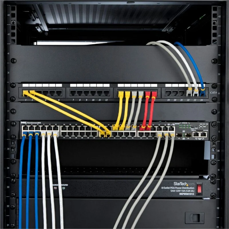 Câble Ethernet StarTech CAT6a jaune de 5 m, RJ45 anti-accrochage, 10 Gbit/s, PoE 100 W, S/FTP, LSZH, cuivre nu 27 AWG, 500 MHz, cordon réseau blindé NLYL-5F-CAT6A-PATCH