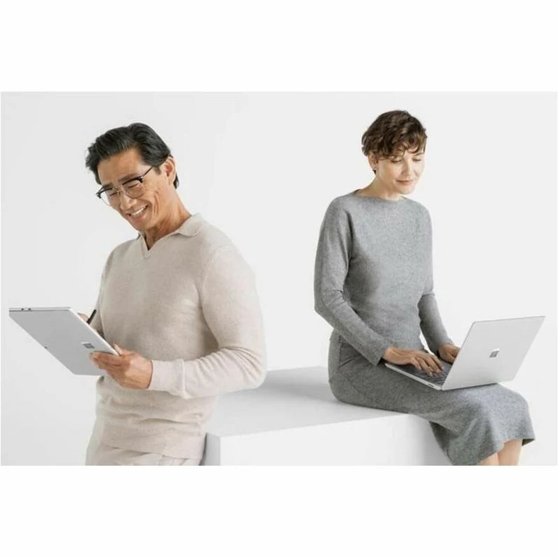 Ordinateur portable Microsoft Surface Laptop 6 13.5" à écran tactile - Intel Core Ultra 5 135H - 8 Go - SSD 256 Go - Clavier anglais - Platinum EP2-34474