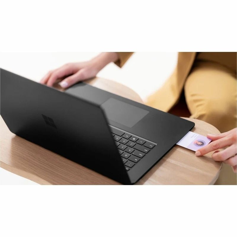 Ordinateur portable Microsoft Surface Laptop 6 15 pouces à écran tactile - Intel Core Ultra 7 165H - 32 Go - SSD 1 To - Clavier anglais - Noir EP2-34483