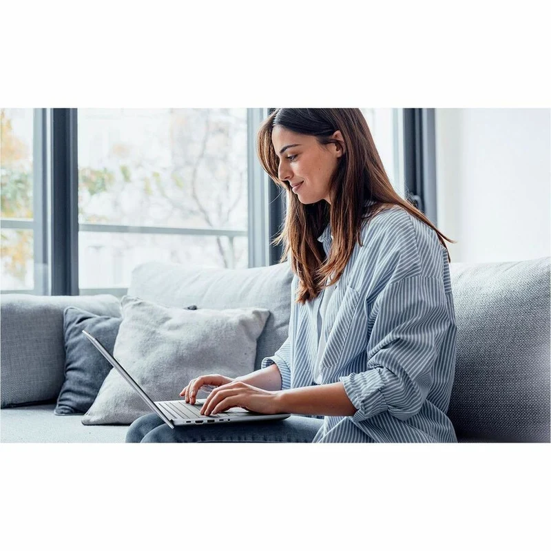 Chromebook Asus CB1405 CB1405CTA-C38128-CA Chromebook 14" - Full HD - Intel Core 3 N355 - 8 Go - 128 Go de mémoire flash CB1405CTA-C38128-CA