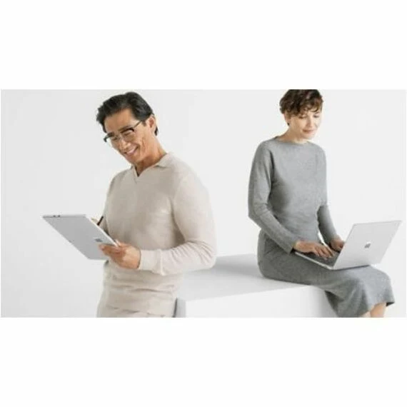 Ordinateur portable Microsoft Surface Laptop 6 13.5" avec écran tactile - Intel Core i5 - 32 Go - SSD 256 Go - Clavier anglais et français - Platinum EP2-34452